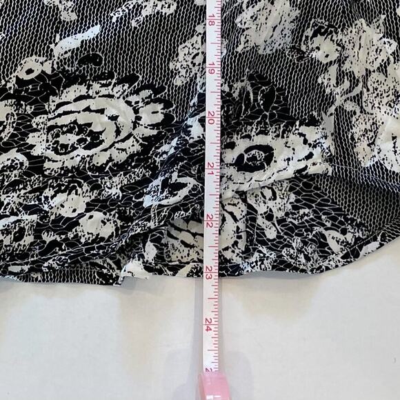 apt. 9 Silk Floral Long Sleeve Button Down Blouse, Black, White, Wide Cuff, S-M - Picture 11 of 12